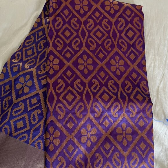 Purple Banarasi silk  Saree with allover  Gold Zari Work + Blouse fabric - Picture 4 of 15